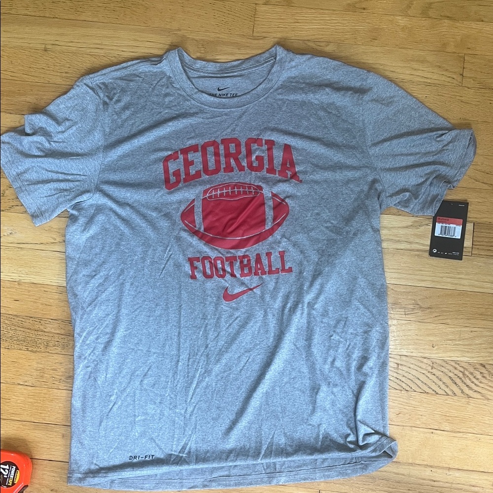 Nike dry-fit Georgia Grey and Red T-Shirt Size Large